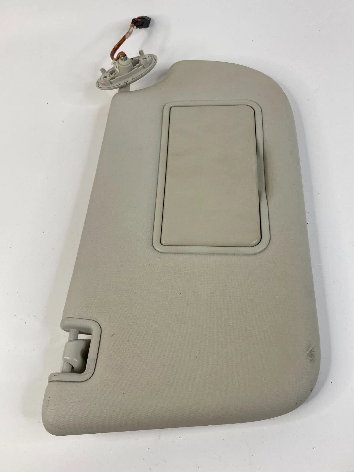 2013-2018 FORD FOCUS RIGHT PASSENGER SUNVISOR SUN VISOR W/ ILLUMINATED MIRROR