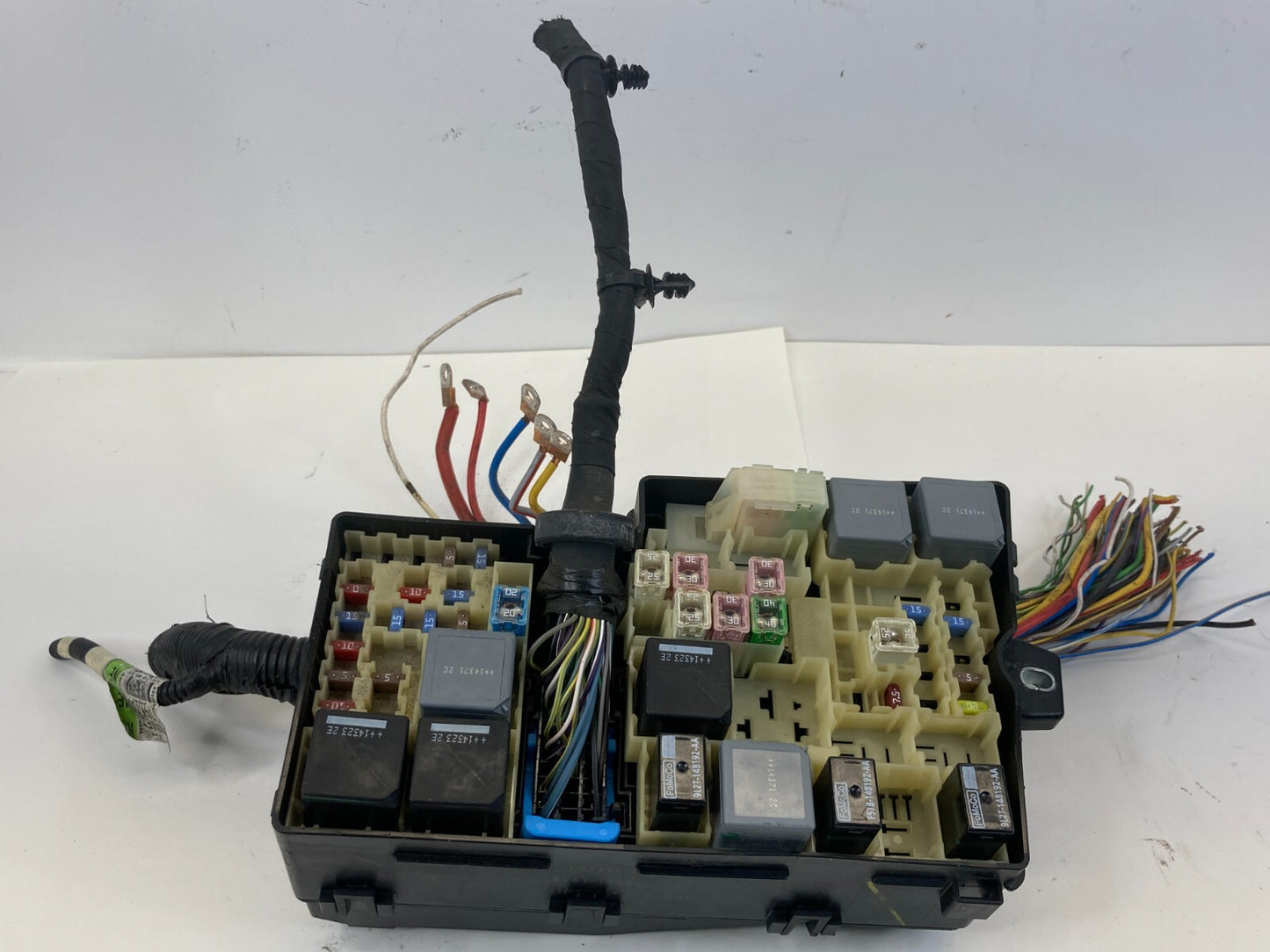 13 14 Ford Focus 2.0L L4 16V Engine Compartment Junction Fuse Box AV6T-14A142-AB