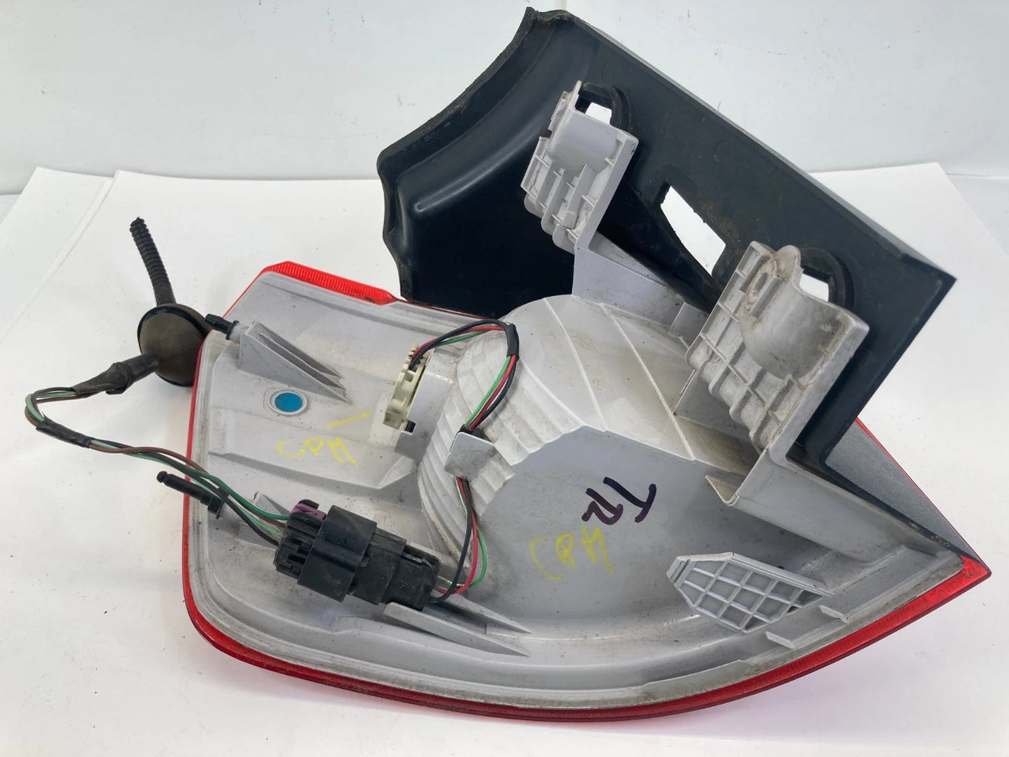 2010-2017 GMC TERRAIN FRONT RIGHT PASSENGER OUTER TAIL LIGHT LAMP BRAKE UNIT OEM