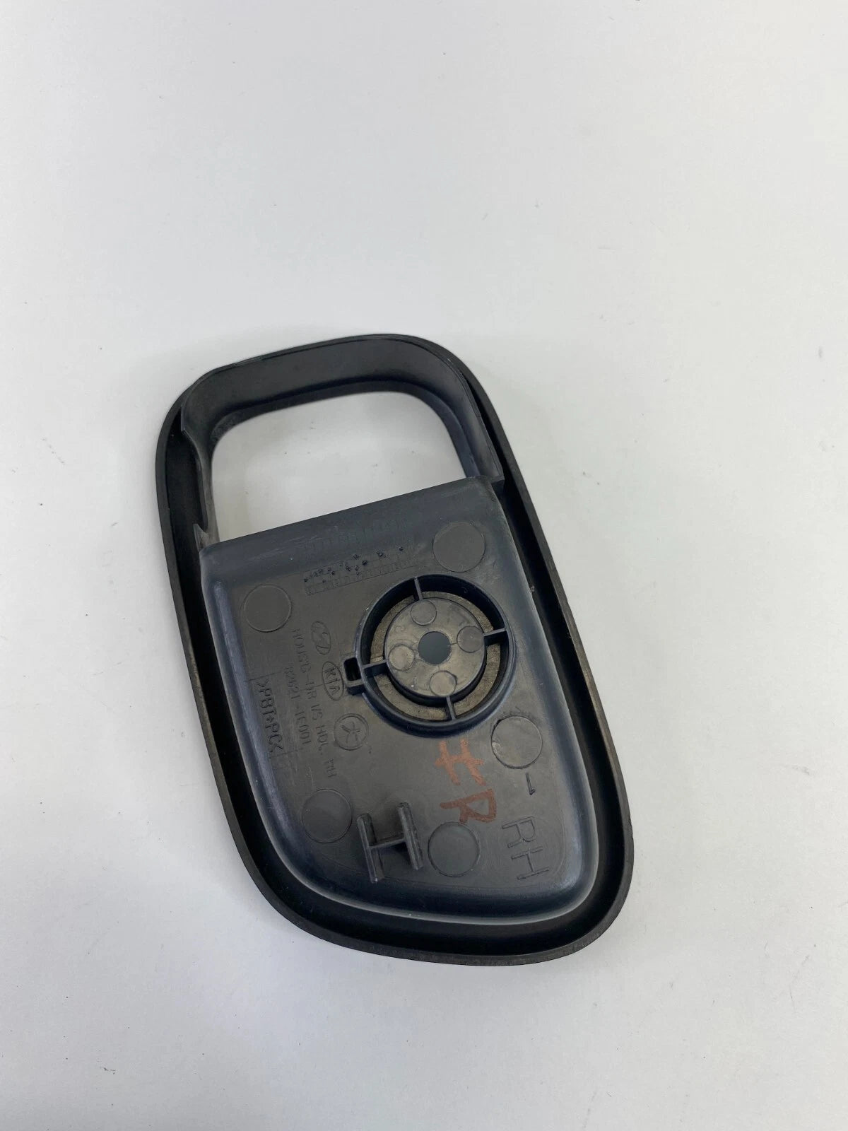 06-11 HYUNDAI ACCENT FRONT RIGHT INNER DOOR HANDLE COVER BEZEL TRIM 82621-1E001