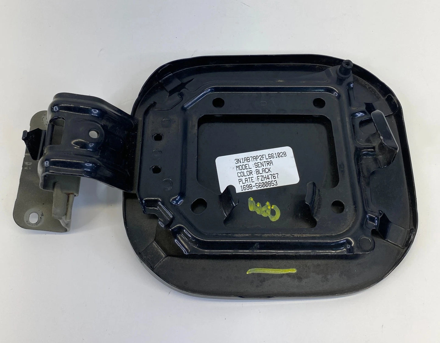 2013-2019 NISSAN SENTRA SV 1.8L FUEL FILLER DOOR GAS LID COVER BLACK OEM