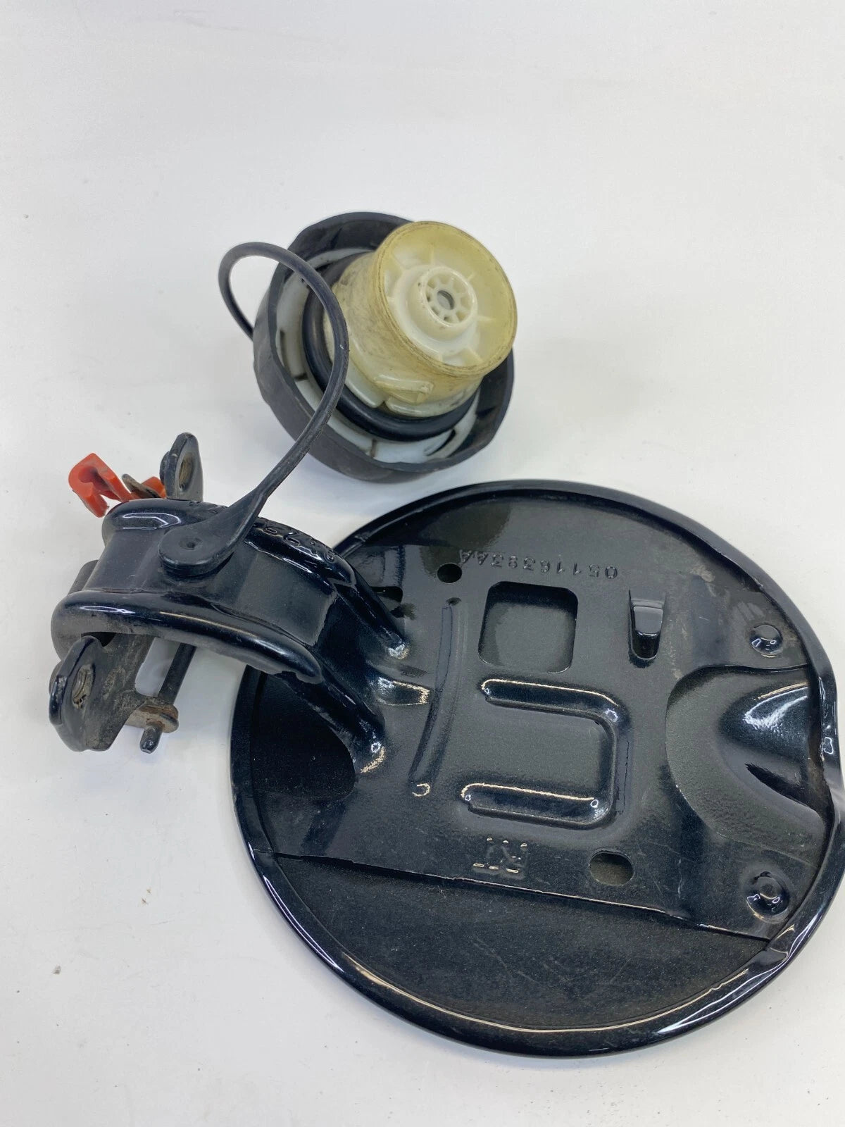 2008-2016 CHRYSLER TOWN & COUNTRY FUEL FILLER DOOR GAS LID COVER 05116393AA
