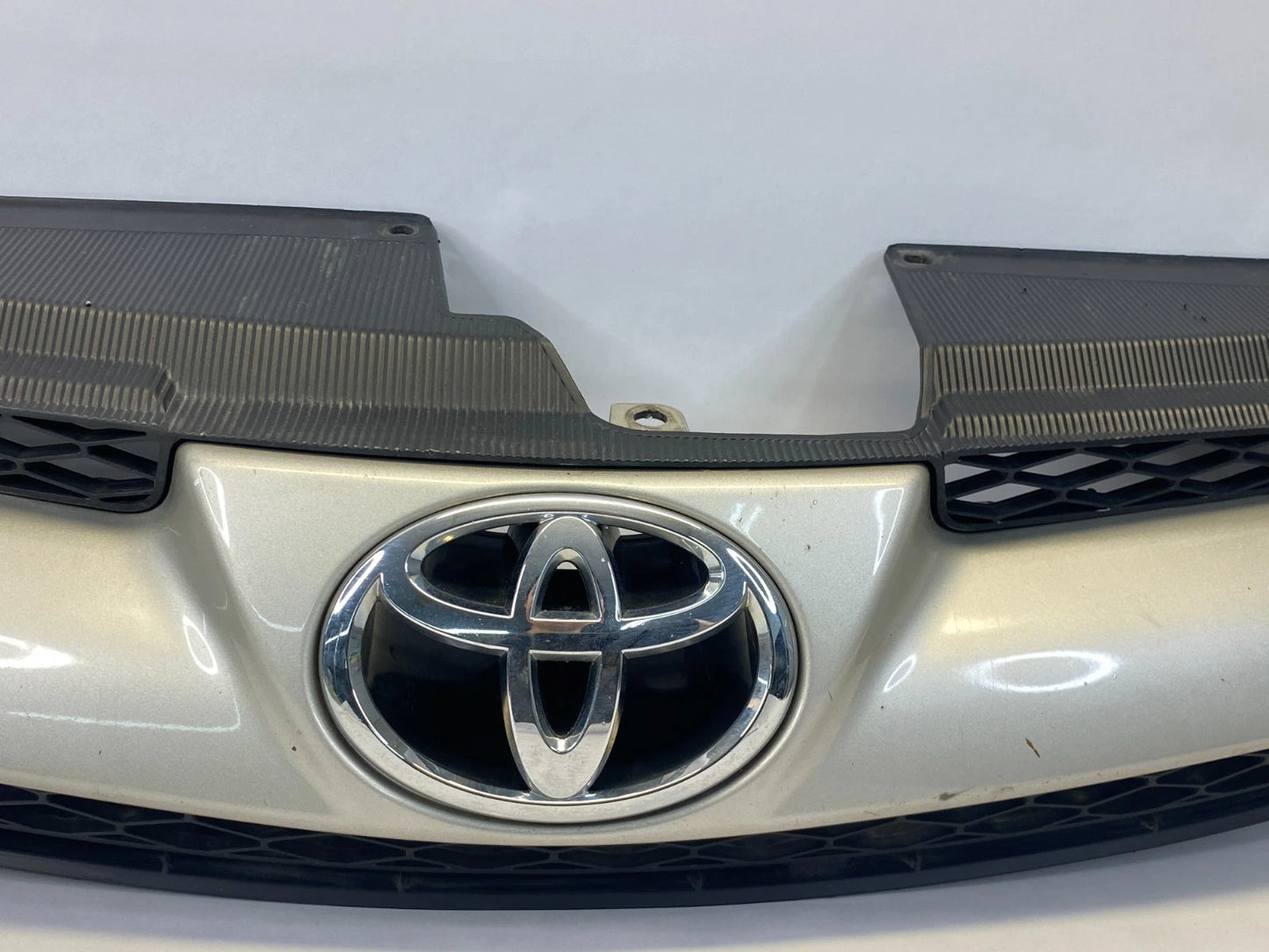 2006-2010 TOYOTA SIENNA FRONT BUMPER RADIATOR UPPER GRILL GRILLE 53101-AE050 OEM