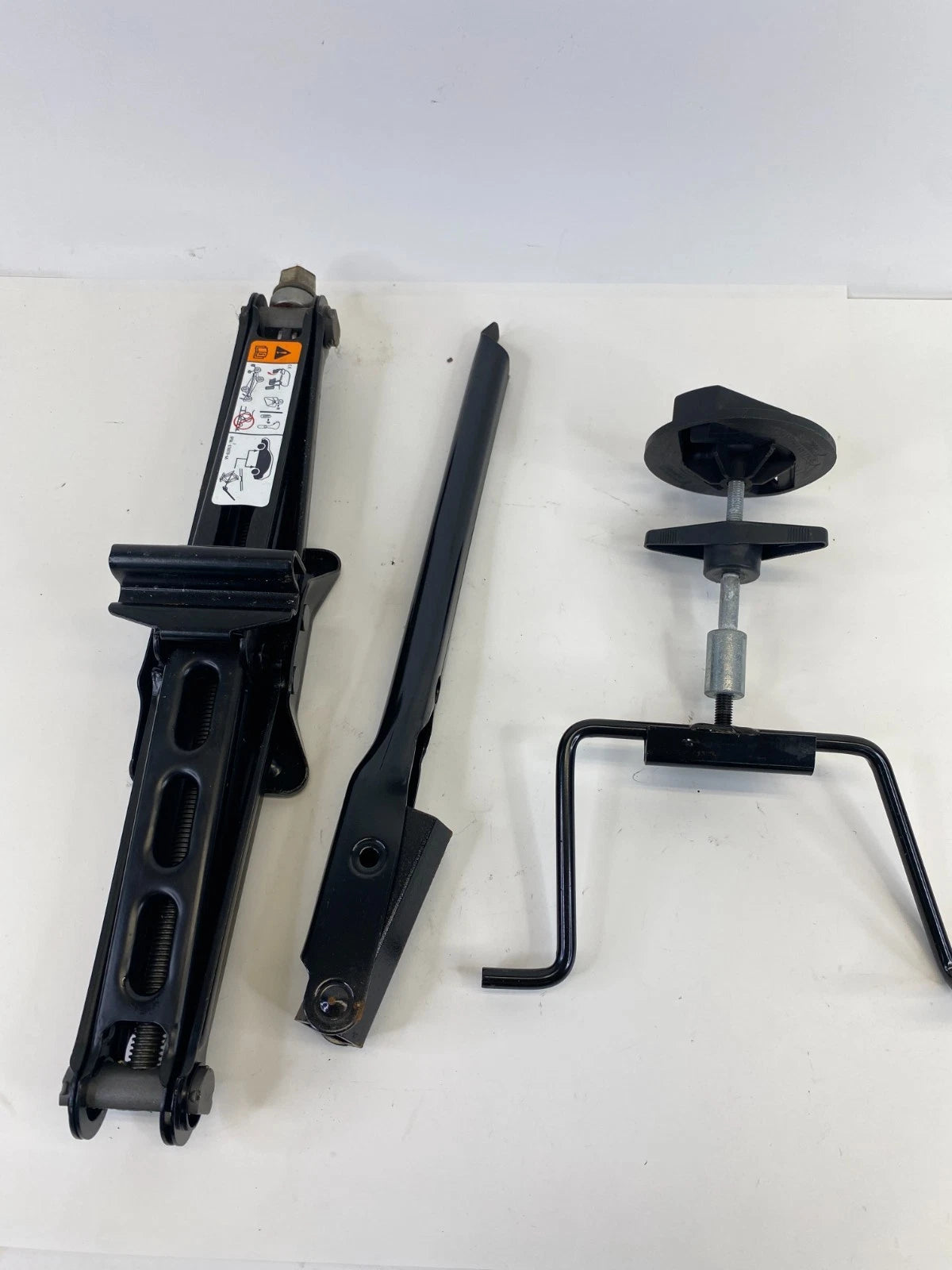 2010-2019 Ford Taurus Spare Tire Emergency Jack & Tool Lug Wrench 8A83-17080-AC