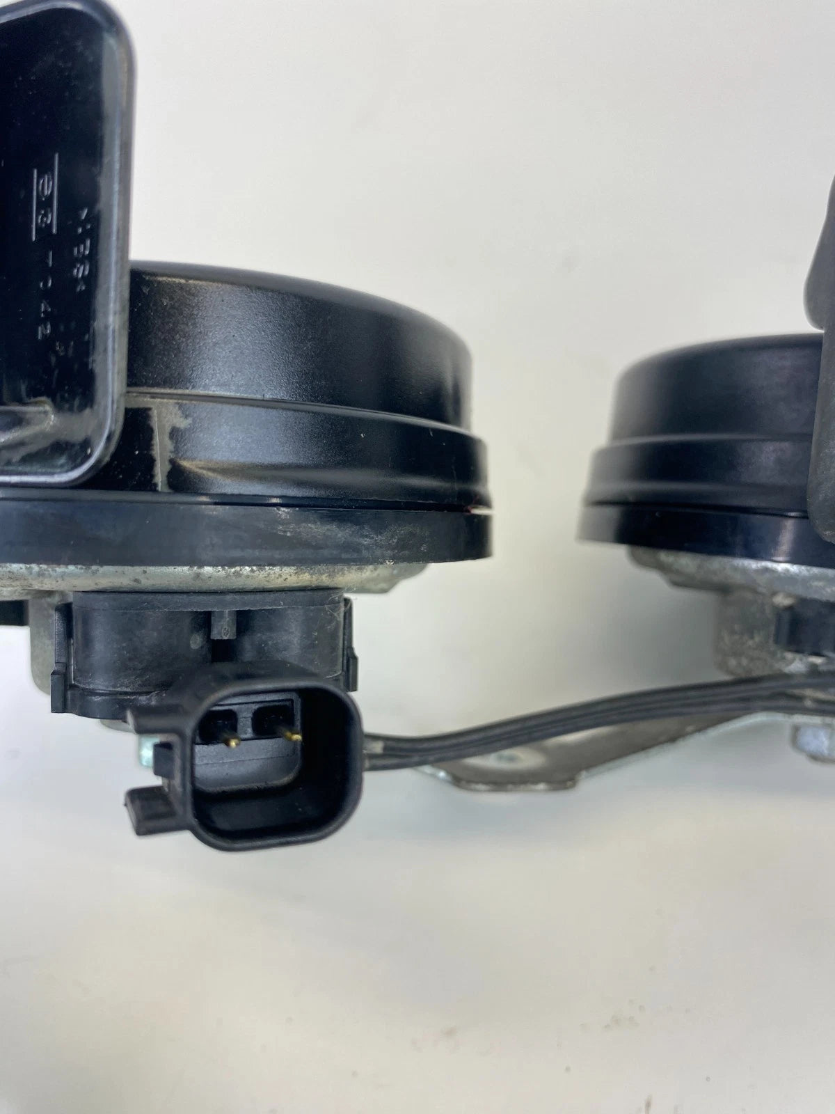 2013-2019 Ford Taurus Police Interceptor Sedan High & Low Horn Note Alarm OEM