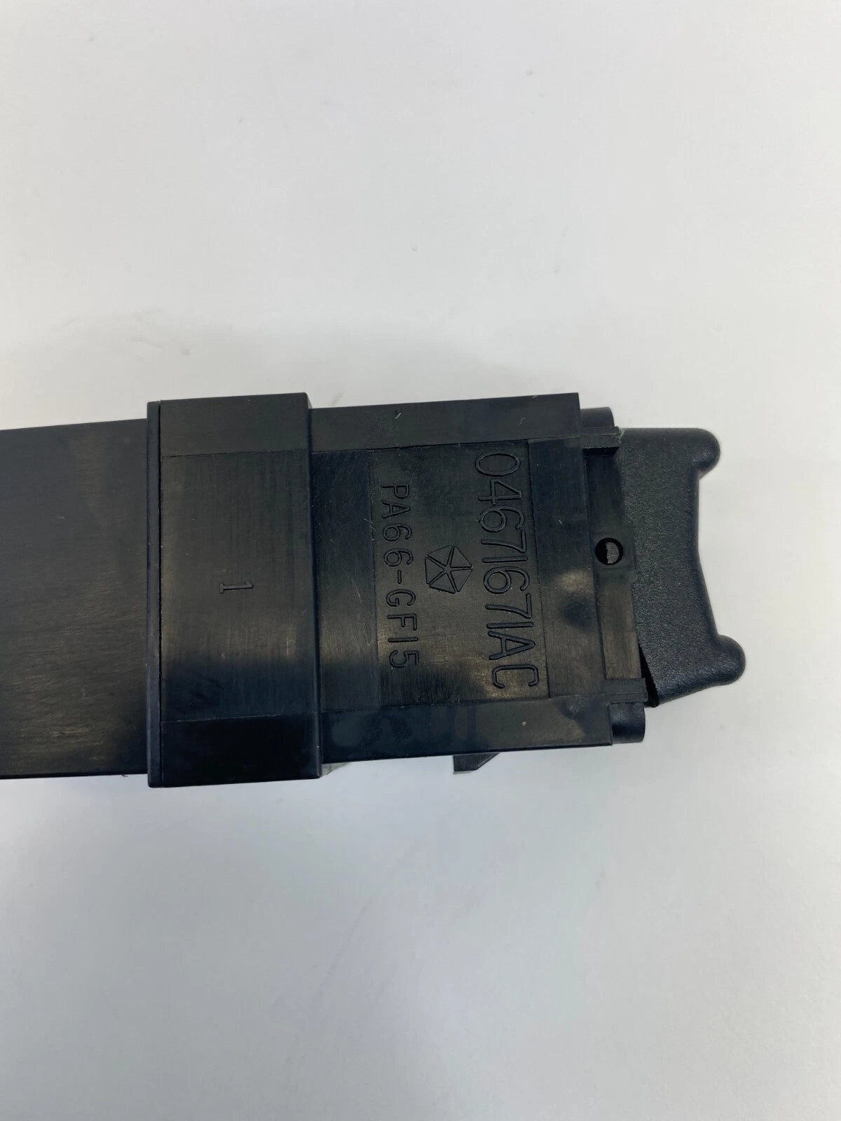 2001-2005 CHRYSLER PT CRUISER REAR WINDSHIELD WIPER CONTROL SWITCH BUTTON