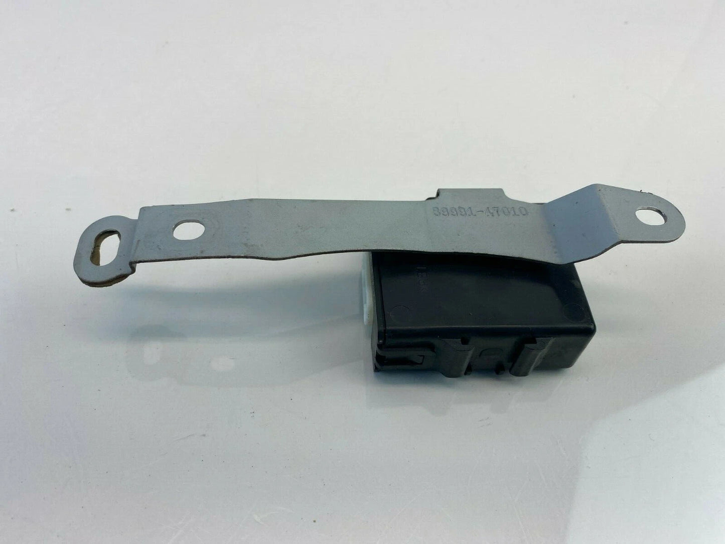 2004-2006 TOYOTA PRIUS LEFT DOOR OSCILLATOR COMPUTER CONTROL MODULE 89991-47010