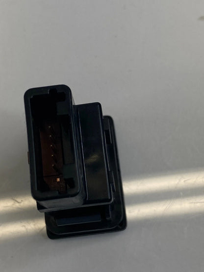 2009 2010 PONTIAC VIBE 2.4L DASHBOARD AC INVERTER SWITCH BUTTON 115V 15B118 OEM