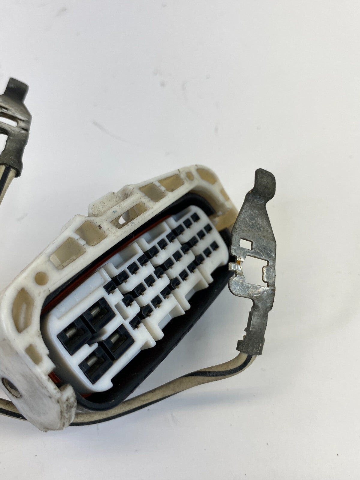 2002 2003 Lexus ES300 3.0L FWD ABS Anti Lock Brake Pump Connector Plug OEM