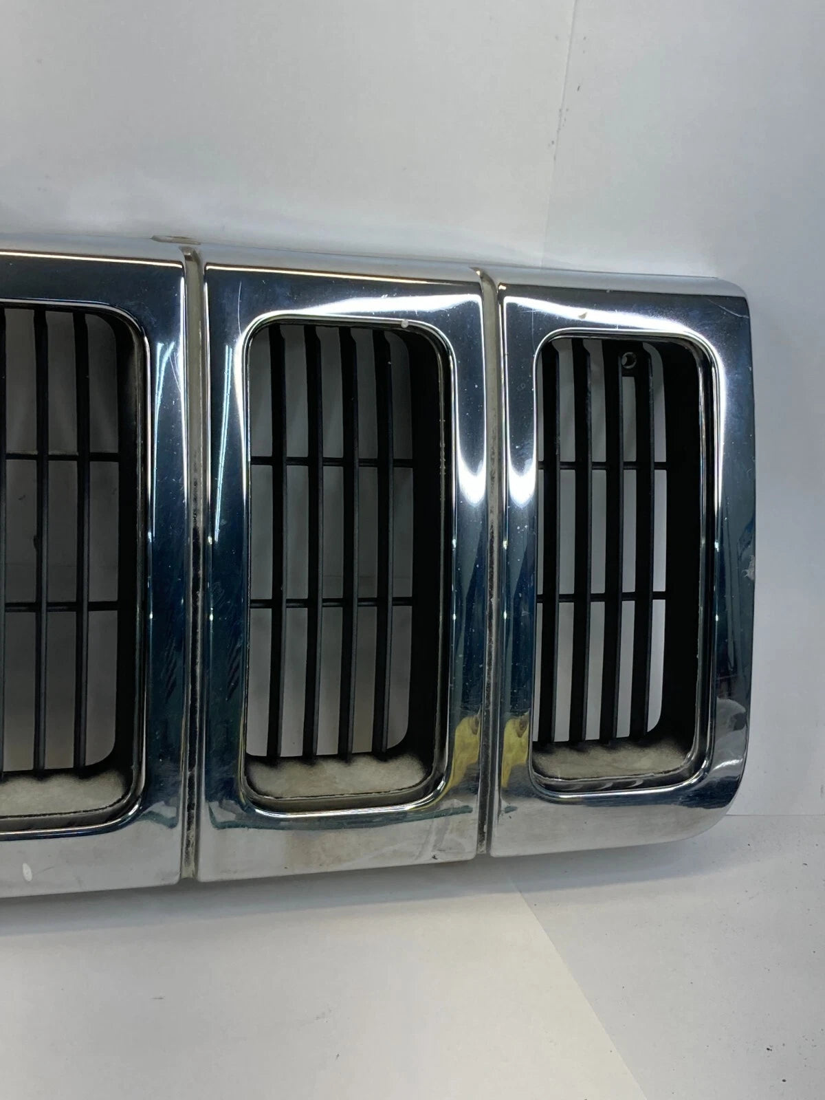 1996-1998 JEEP GRAND CHEROKEE FRONT BUMPER GRILLE GUARD RADIATOR ASSEMBLY OEM