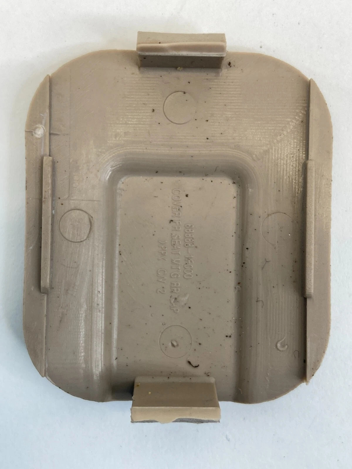 2005-2010 KIA SPORTAGE FRONT RIGHT SIDE SEAT TRACK BOLT COVER 88888-1F000 OEM