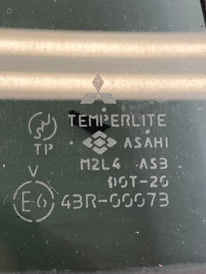 97-04 MONTERO SPORT REAR LEFT BACK SIDE DOOR FIXED GLASS WINDOW VENT E643R-00073