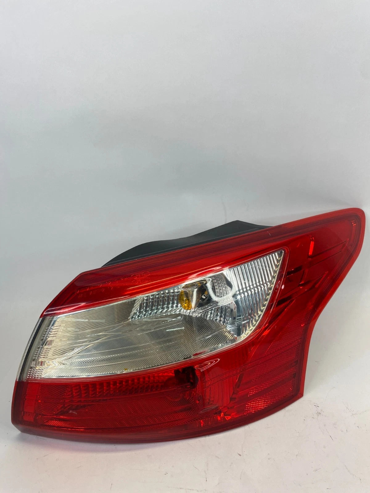 2012 2013 2014 FORD FOCUS SEDAN RIGHT PASSENGER OUTER TAIL LIGHT TAILLAMP OEM