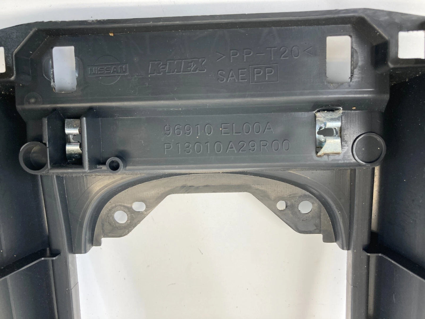 2007-2012 NISSAN VERSA FRONT CENTER CONSOLE BRACKET HOLDER SUPPORT 96910-EL00A