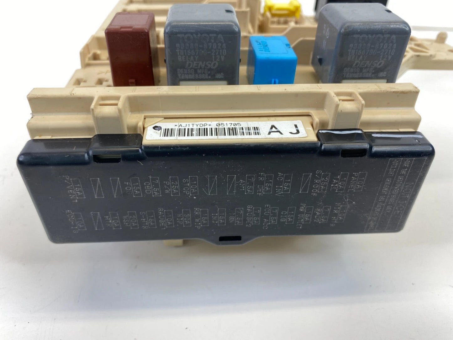 2004-2006 TOYOTA SIENNA 3.3L INTERIOR CABIN DASH FUSE RELAY JUNCTION BOX OEM