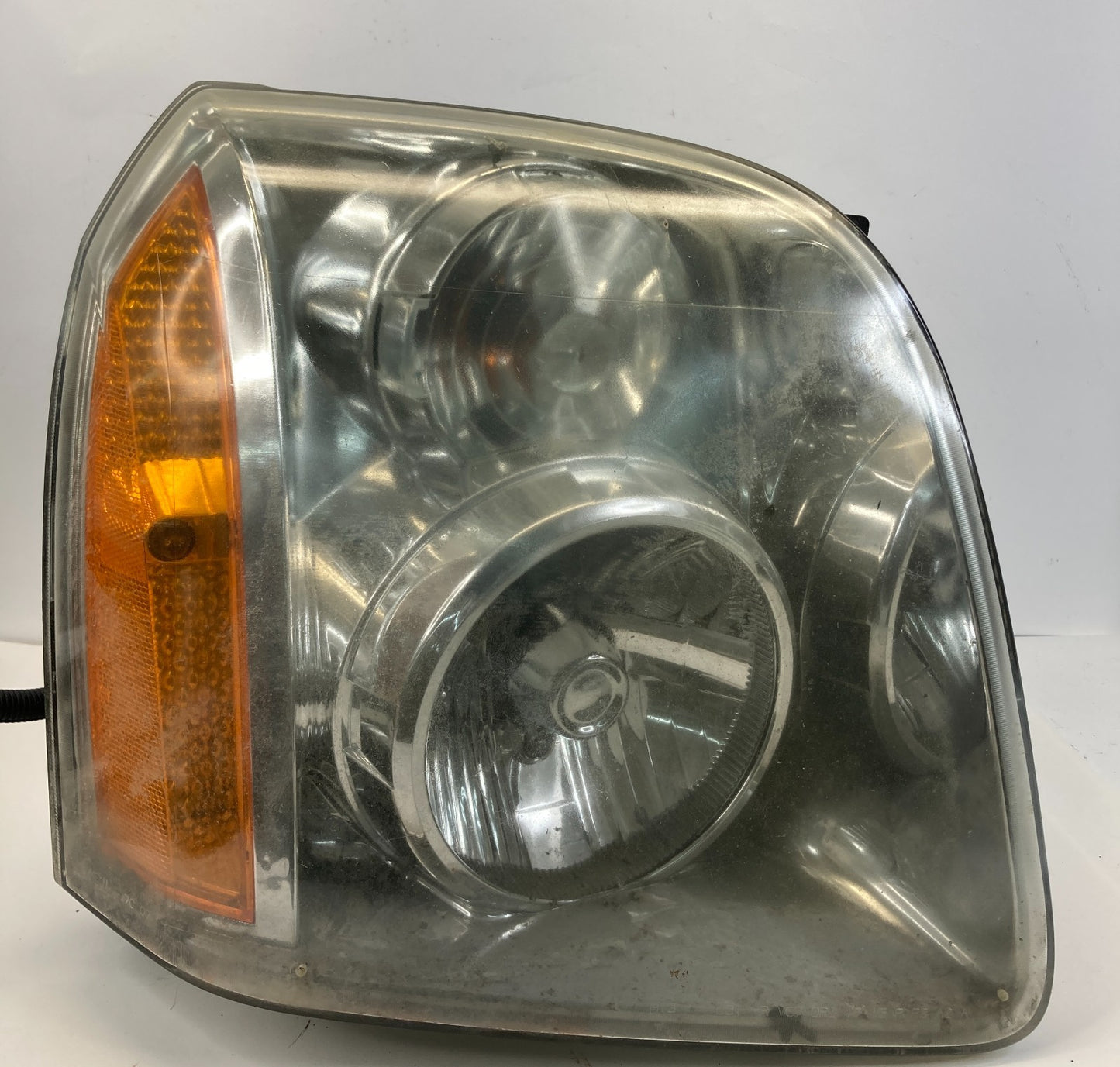 2007-2014 GMC Yukon Front Right Passenger Headlight Headlamp 16532814 OEM