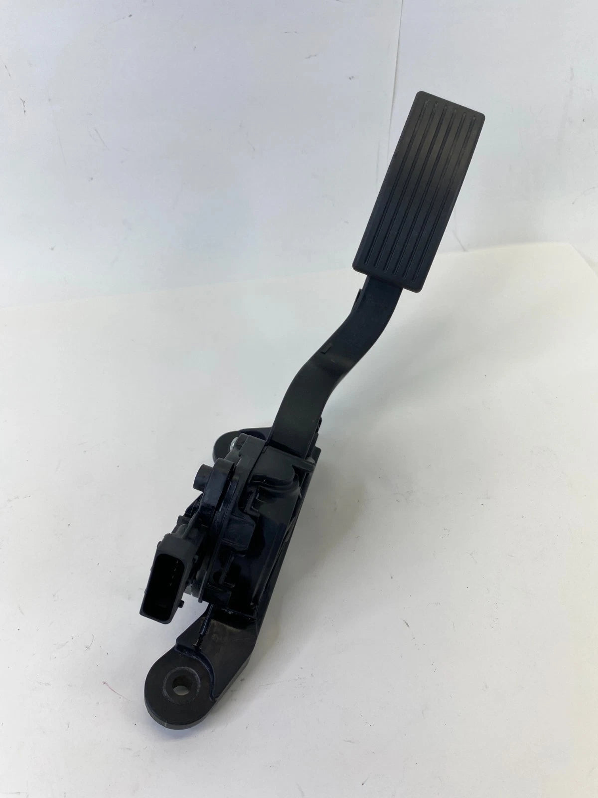 2012-2017 KIA RIO 1.6L ACCELERATOR GAS THROTTLE PEDAL ASSEMBLY 32700-1W110 OEM