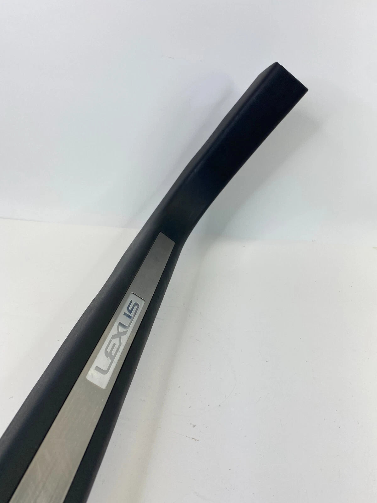 2004-2006 LEXUS RX330 FRONT RIGHT DOOR SILL TRIM SCUFF PLATE 67910-0E010 OEM