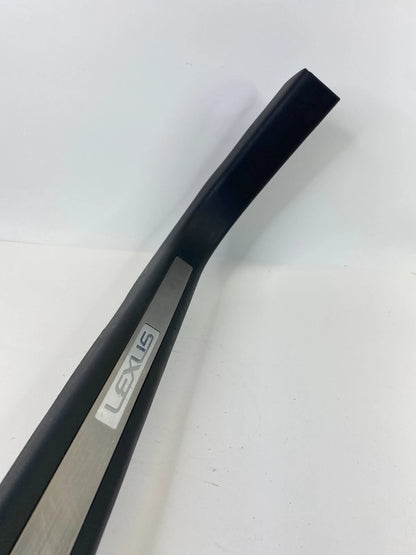 2004-2006 LEXUS RX330 FRONT RIGHT DOOR SILL TRIM SCUFF PLATE 67910-0E010 OEM