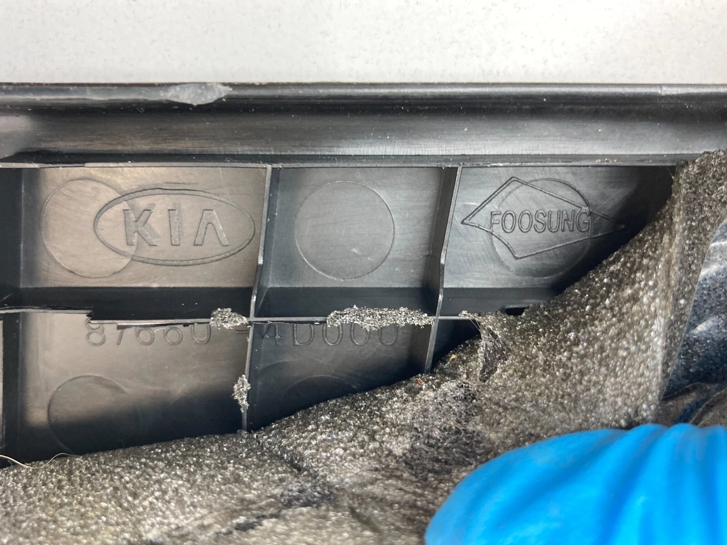 2006-2014 KIA SEDONA FRONT RIGHT WING MIRROR INTERIOR TRIM PANEL 87660-4D000 OEM