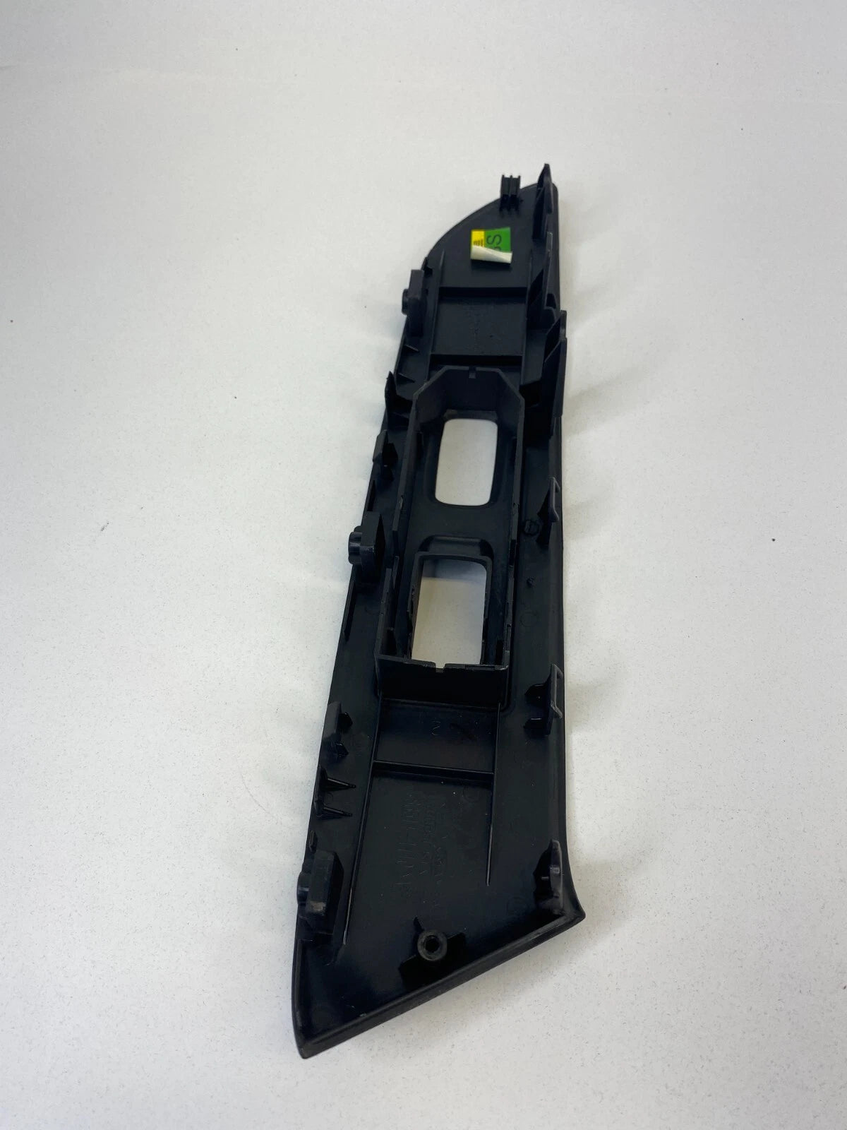2010-2013 HYUNDAI TUCSON FRONT RIGHT WINDOW SWITCH BEZEL COVER TRIM 383511-1110