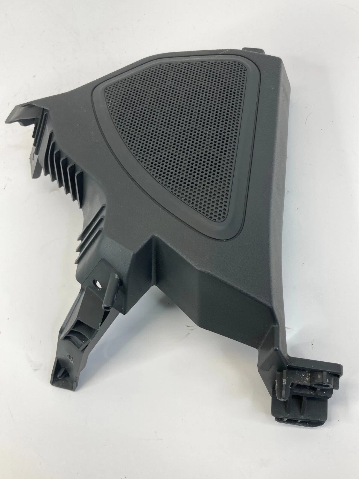 2013-2015 CHEVY SPARK REAR QUARTER PANEL RIGHT SIDE SPEAKER W/ TRIM 95208015 OEM