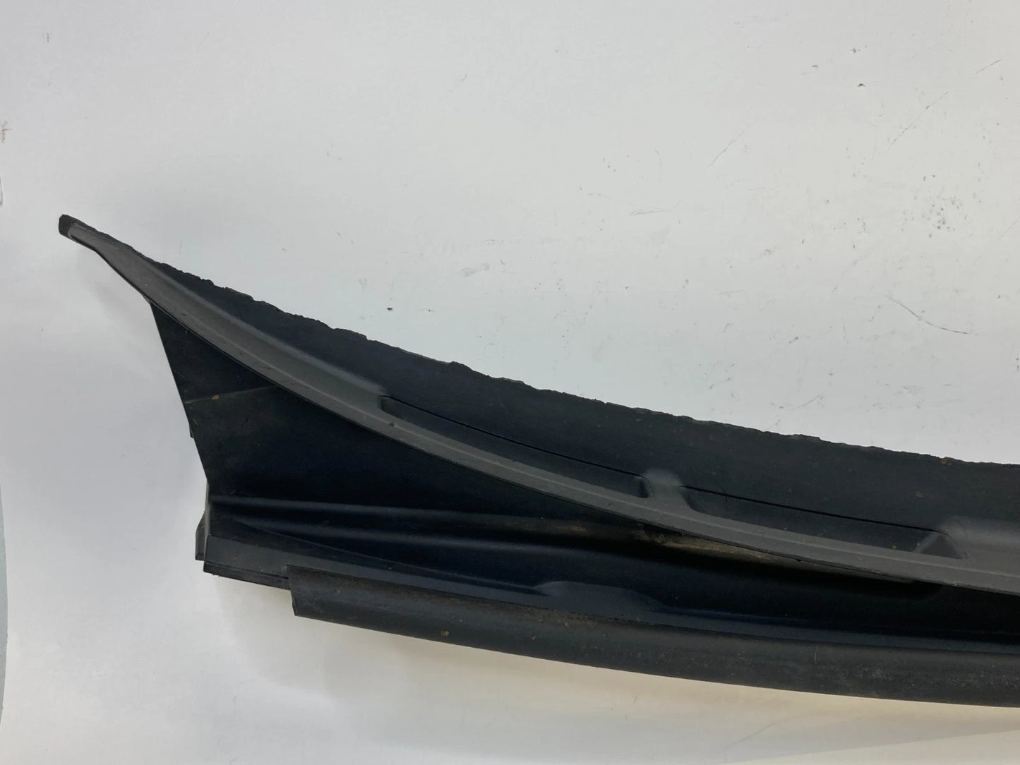 1999 2000 BMW 323I FRONT LOWER WINDSHIELD COWL PANEL COVER TOP TRIM 8-208-483