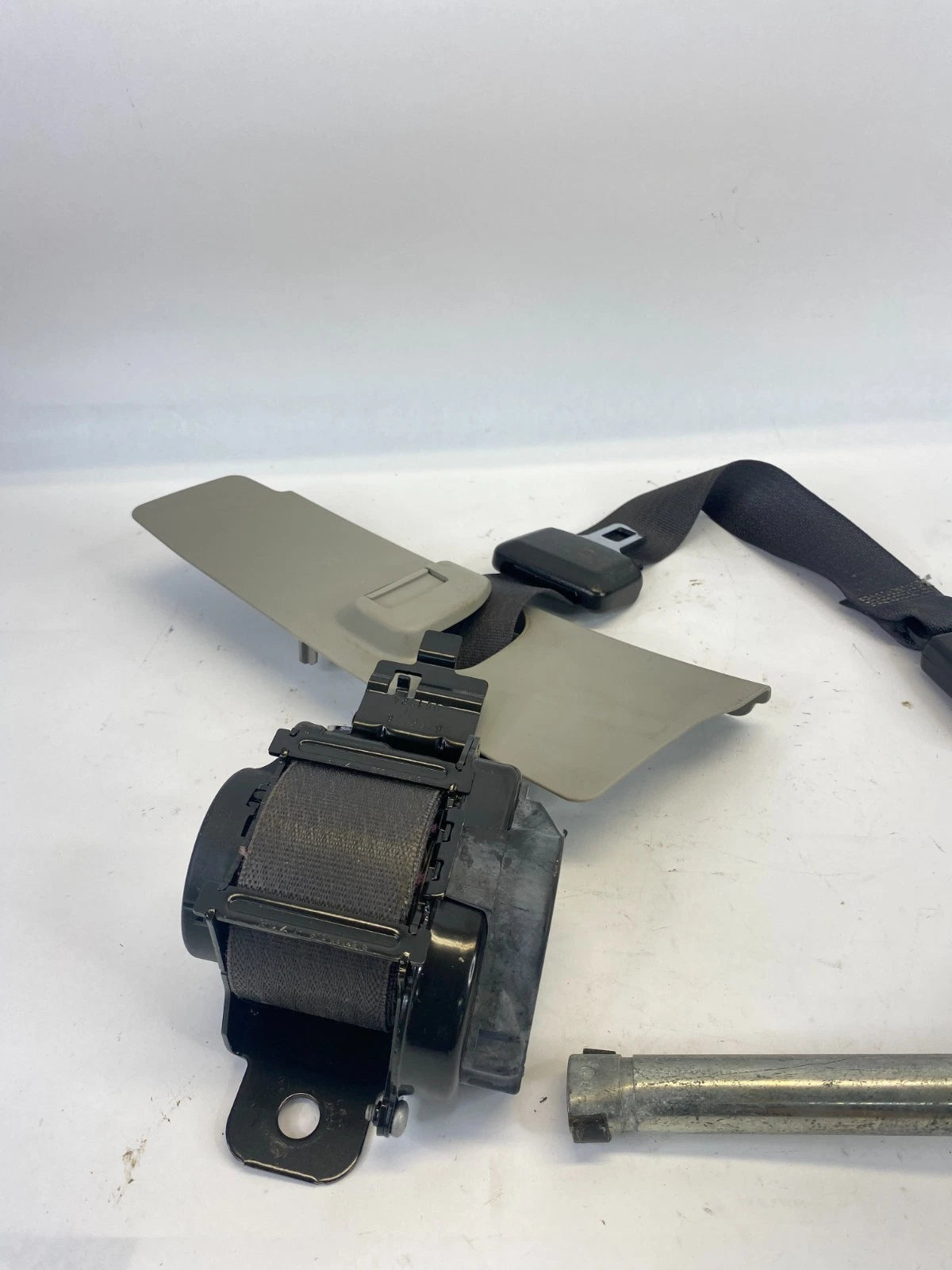 2010 2011 2012 CHEVROLET TRAVERSE FRONT LEFT DRIVER SEAT BELT RETRACTOR OEM