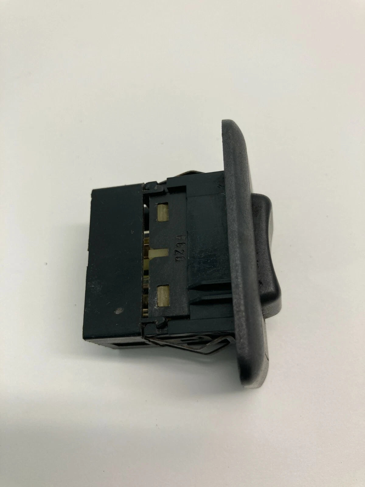 1993 94 95 96 1997 VOLVO 850 REAR LEFT SIDE WINDOW BUTTON SWITCH 03838658 OEM