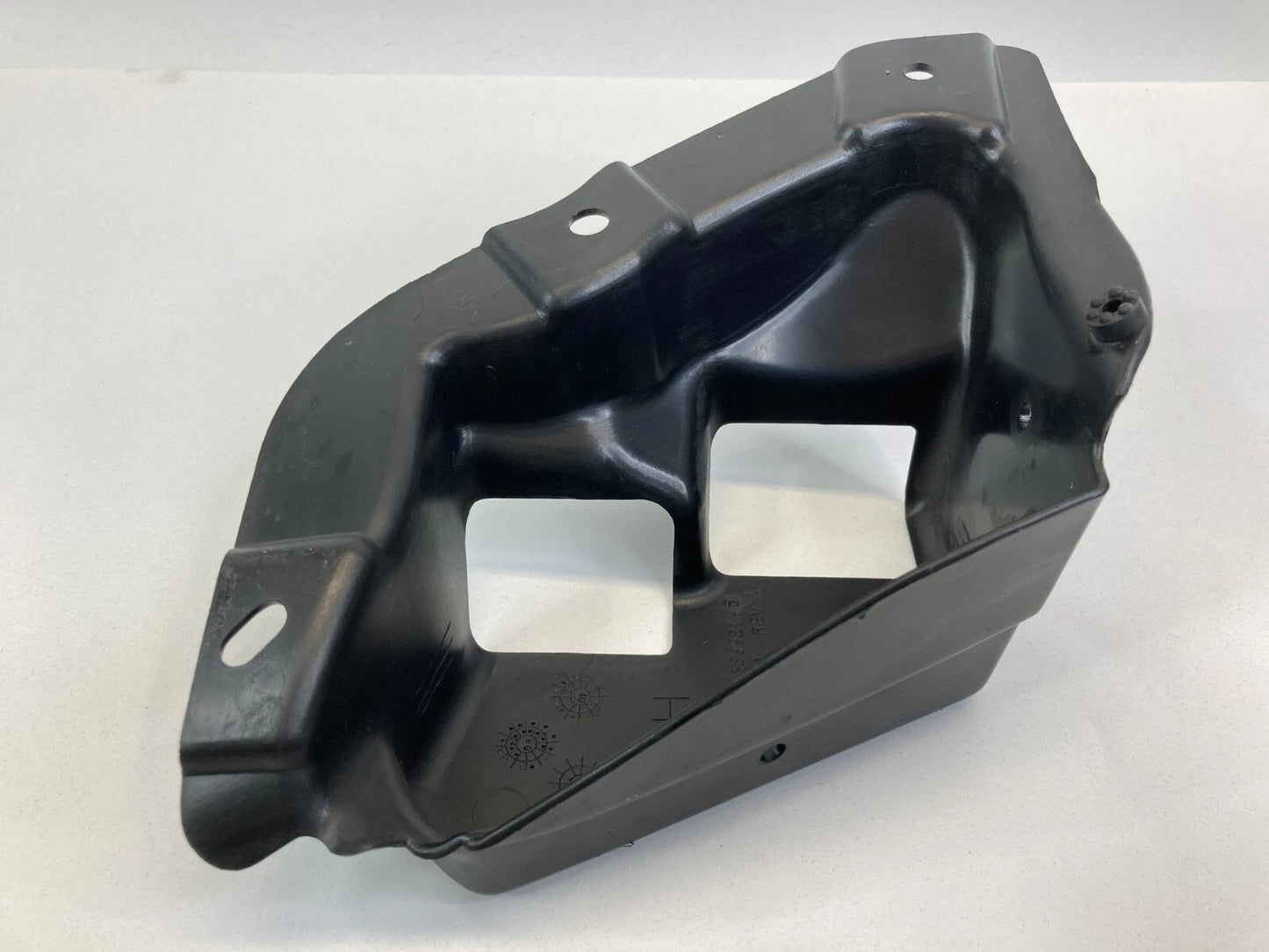2007-2010 CHRYSLER SEBRING REAR LEFT TAILLIGHT HOUSING COVER TRIM 04389921AD OEM