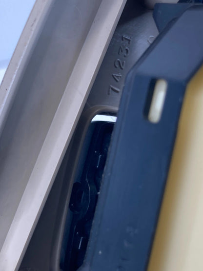 02 03 LEXUS ES300 FRONT RIGHT PASSENGER DOOR WINDOW SWITCH & BEZEL 84030-33020