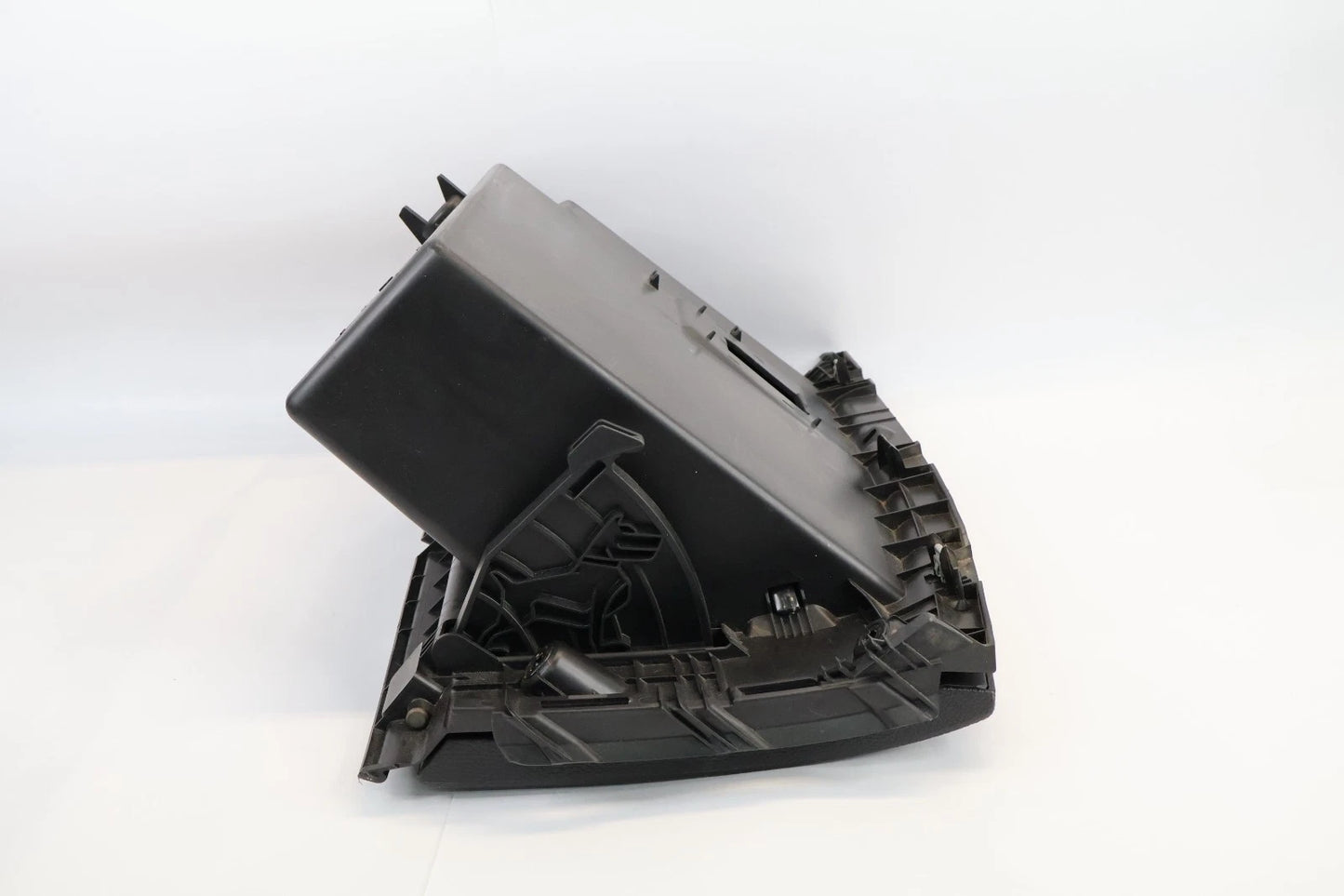 2016-2019 CHEVROLET CRUZE DASH GLOVE BOX STORAGE COMPARTMENT ASSEMBLY 39013517