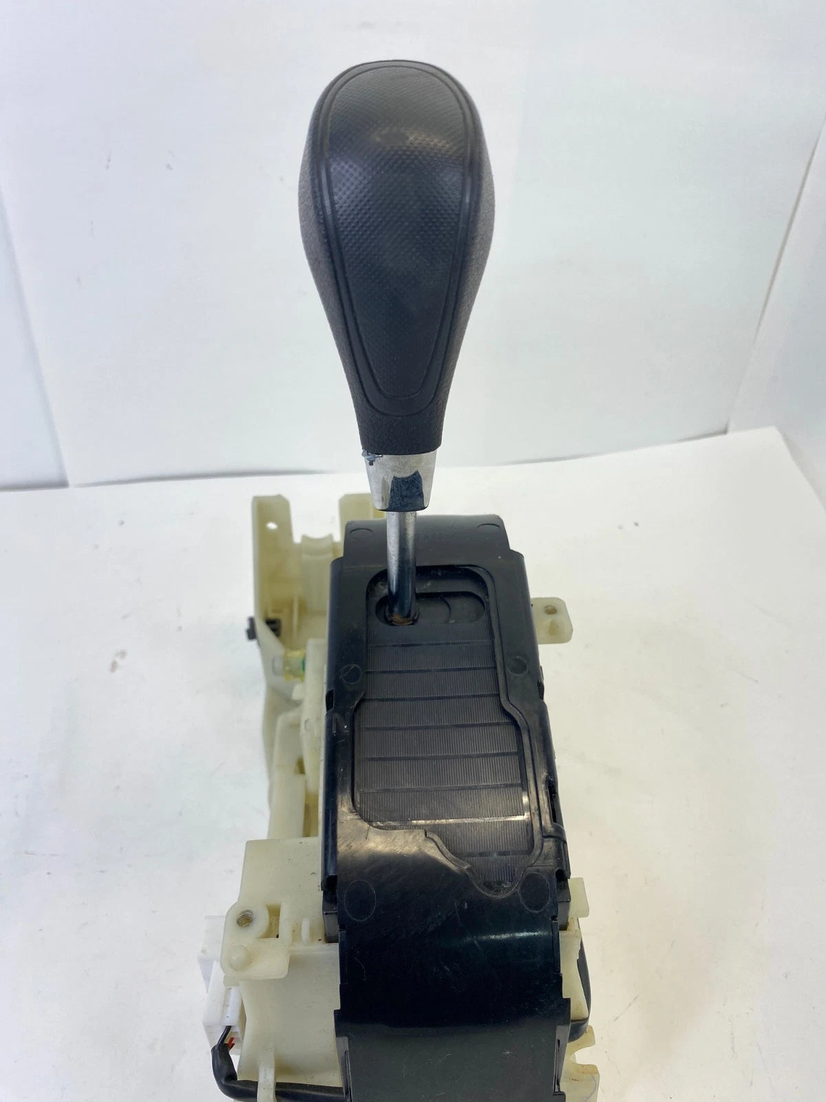 12-14 HYUNDAI ACCENT AT FLOOR SHIFTER SHIFT SELECTOR LEVER HANDLE 467001R220 OEM
