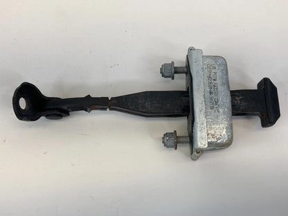 2012-2018 FORD FOCUS SEDAN FRONT RIGHT DOOR LOCK CHECK STOPPER STRAP CM51A23500