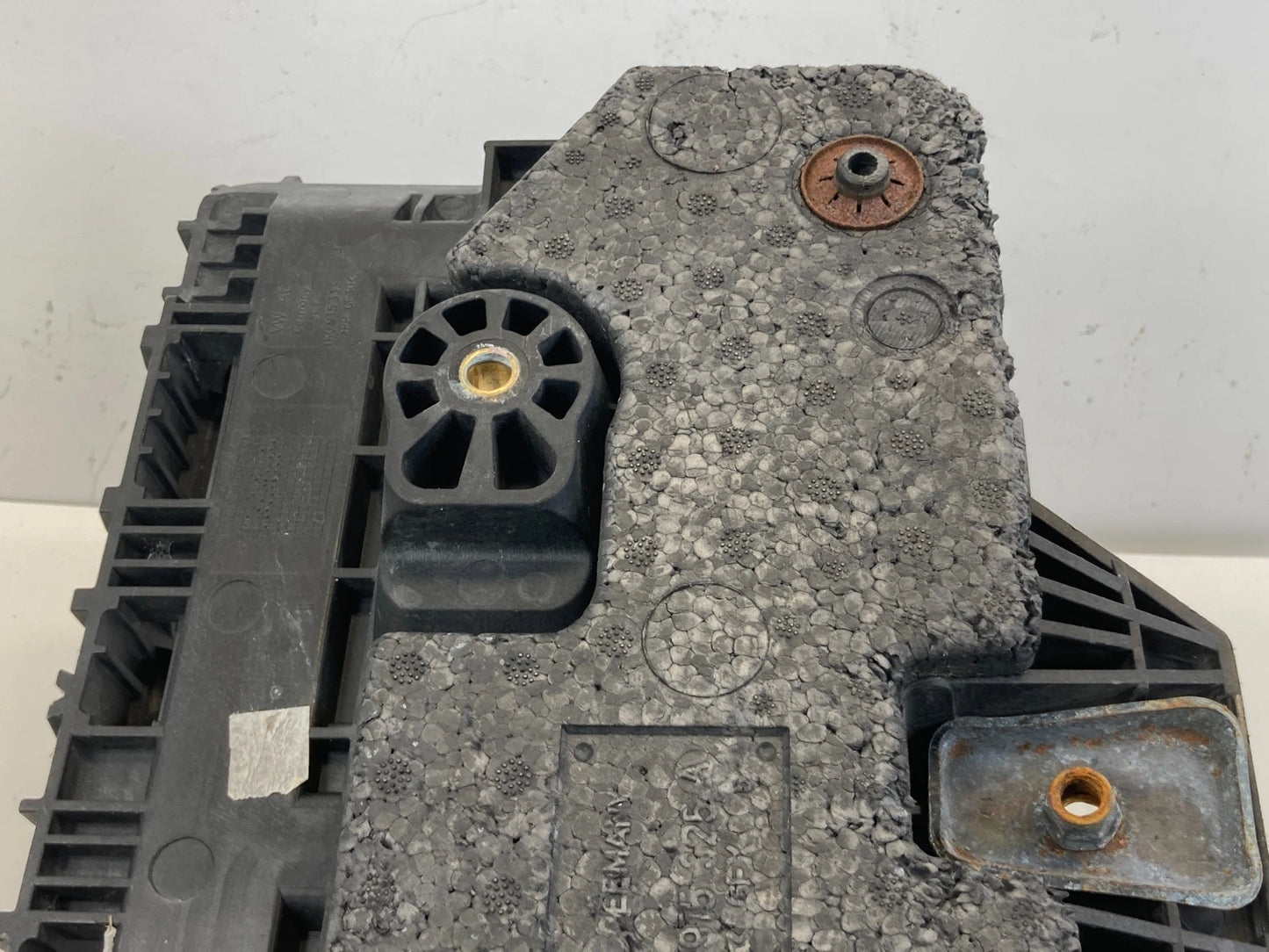 09-17 VOLKSWAGEN CC 05-18 JETTA BATTERY TRAY HOLDER SUPPORT BRACKET 3C0915336