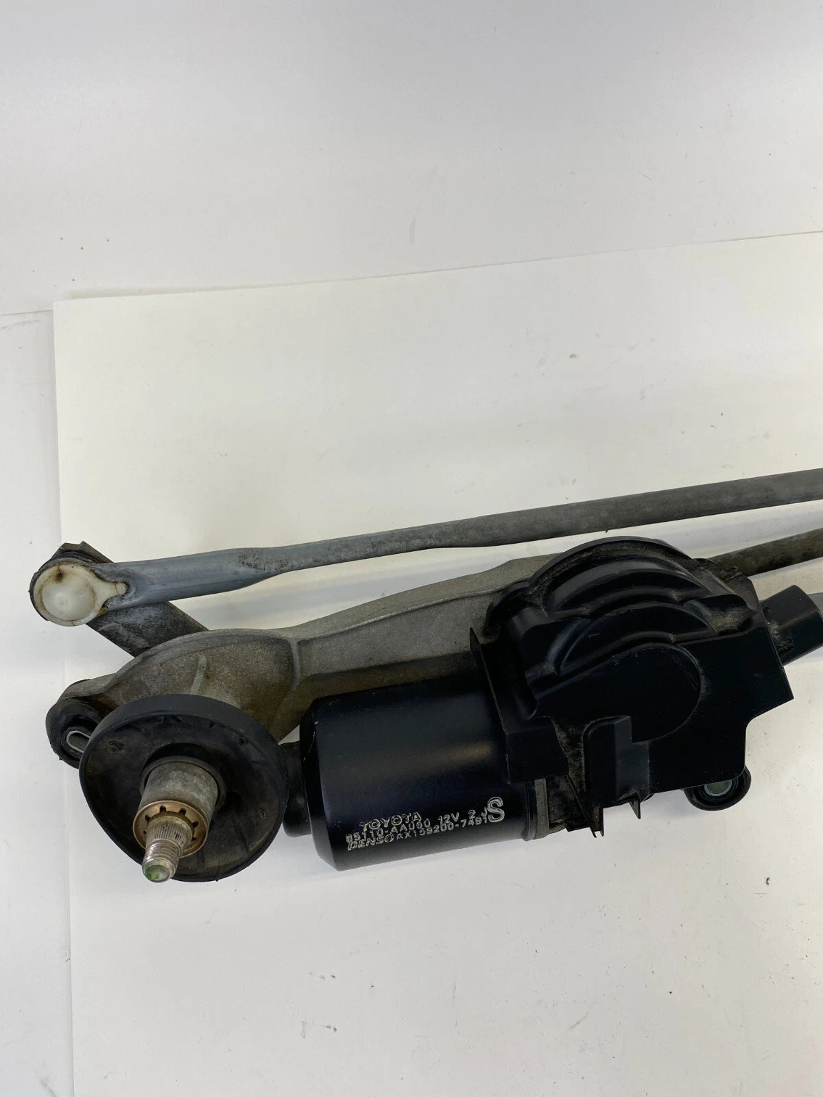 2004-2008 TOYOTA SOLARA FRONT WINDSHIELD WIPER MOTOR W/ LINKAGE 85110-AA050 OEM