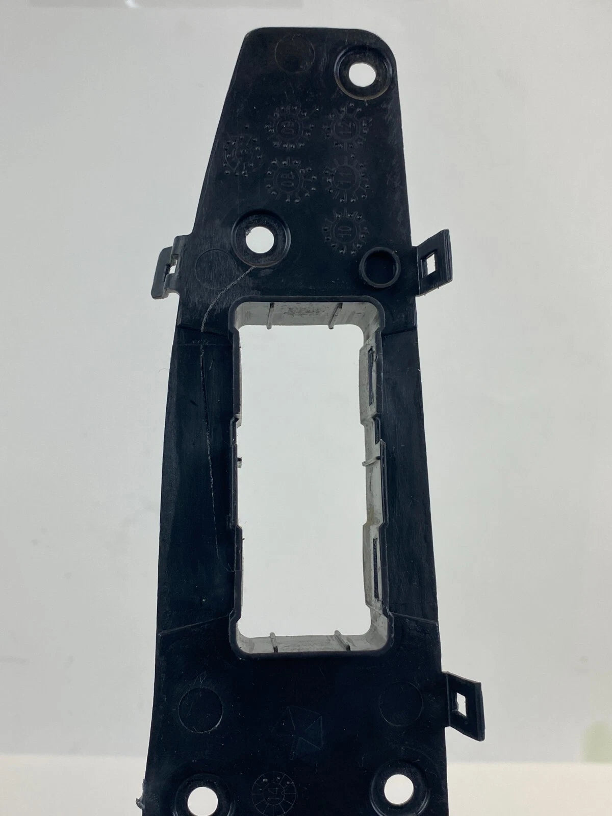 2011-2017 JEEP PATRIOT REAR RIGHT DOOR WINDOW SWITCH PLATE TRIM W/ PULL HANDLE