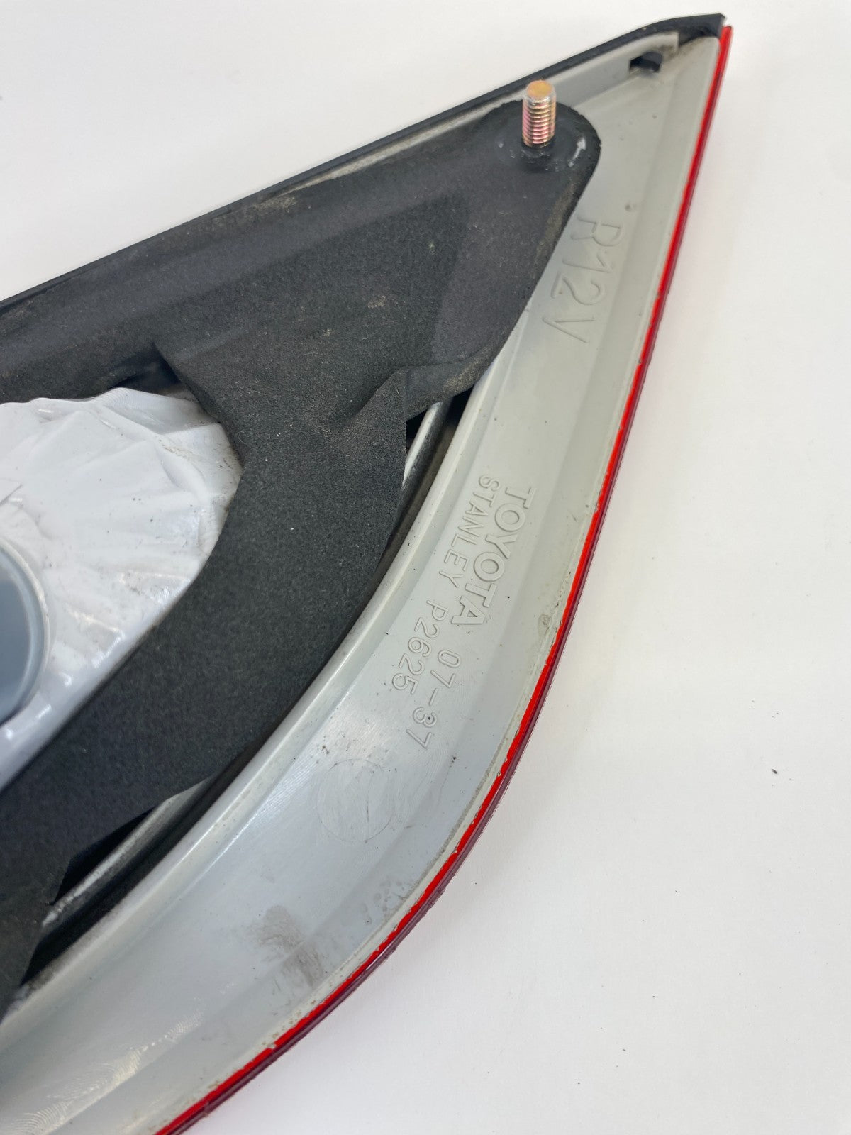 2003 2004 Toyota Avalon Right Inner Trunk Lid Tail Light Taillight OEM