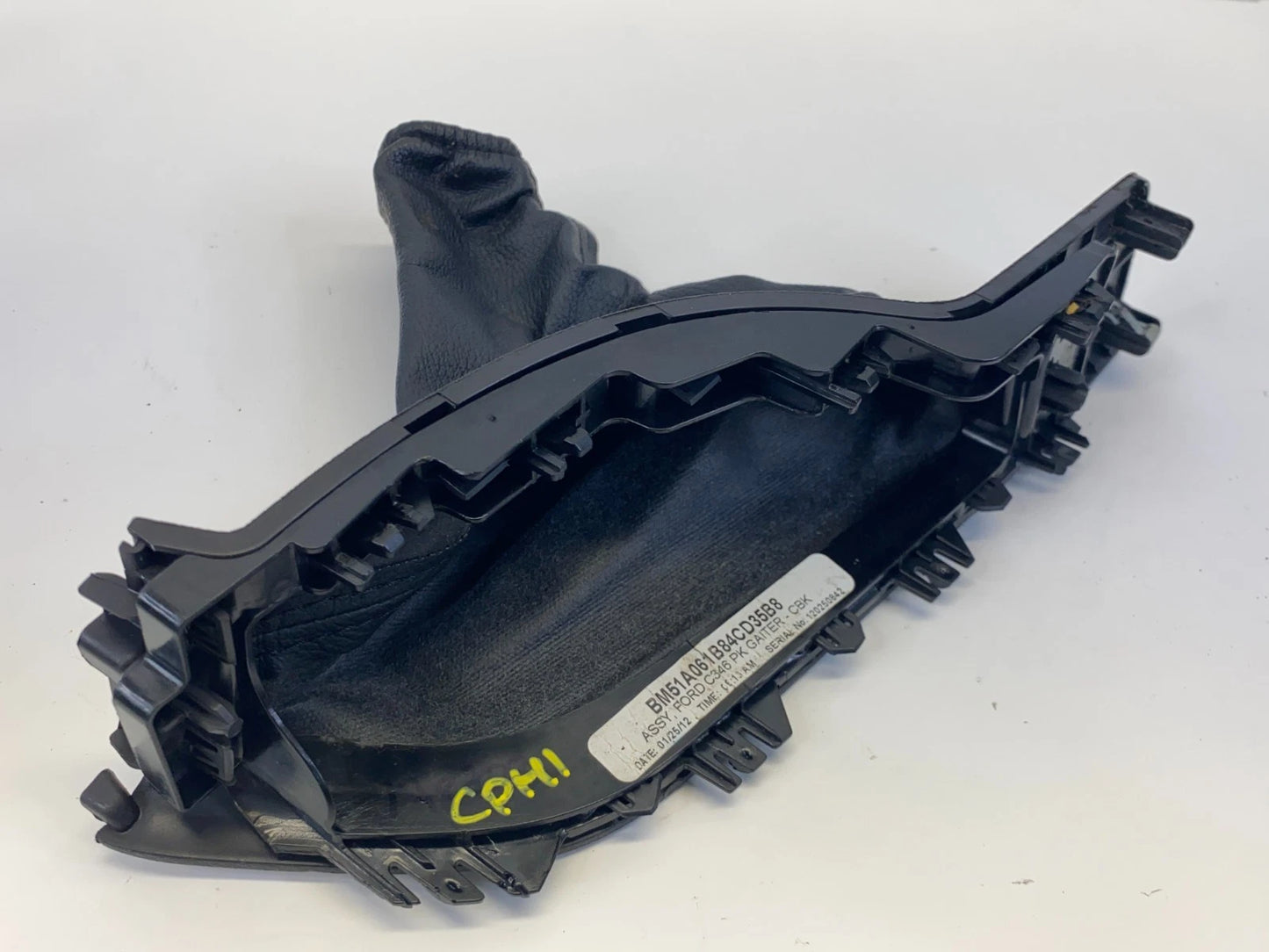 2012-2018 FORD FOCUS A/T CENTER CONSOLE SHIFTER BEZEL BOOT LEATHER BM51A061B OEM