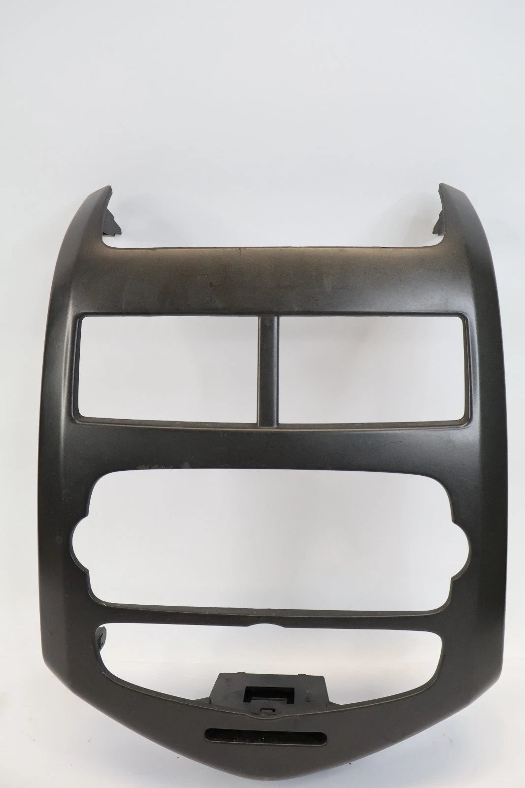 2012-2016 CHEVROLET SONIC CENTER DASH RADIO TRIM BEZEL 95157880 OEM FACTORY
