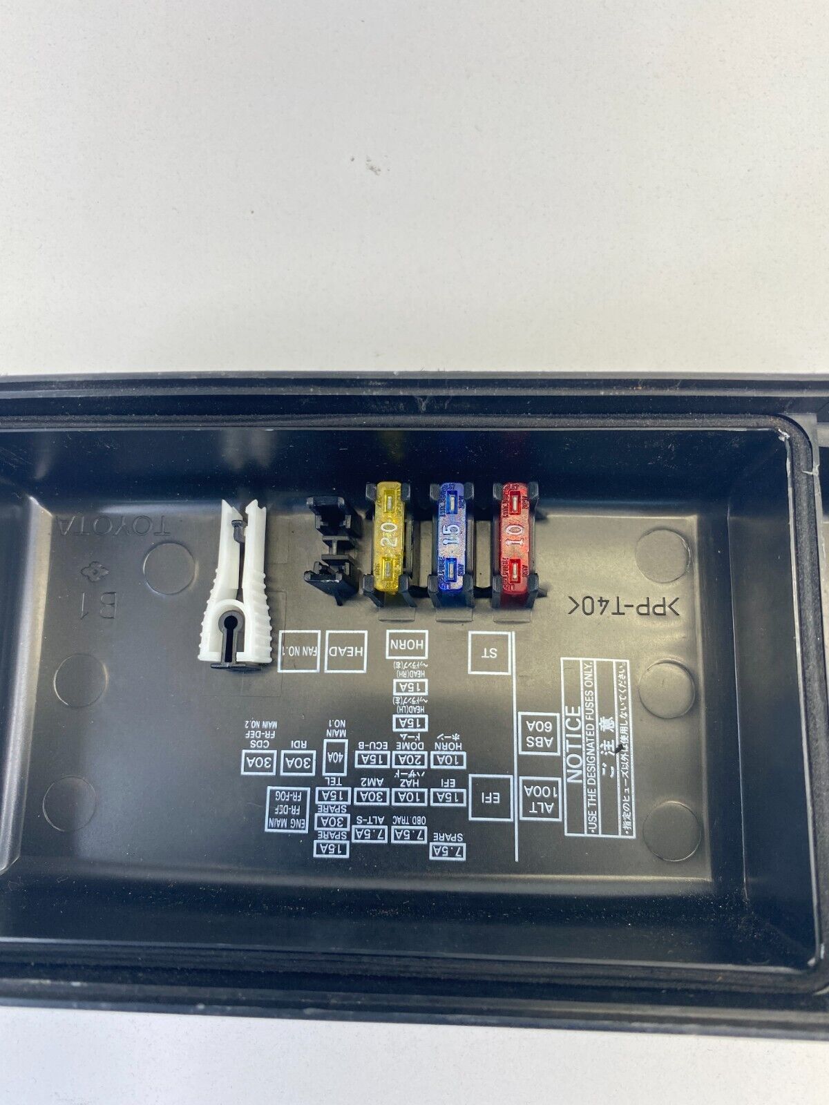 1994-1996 Toyota Camry 2.2L L4 16V Under Hood Fuse Relay Box Lid Cover Assembly