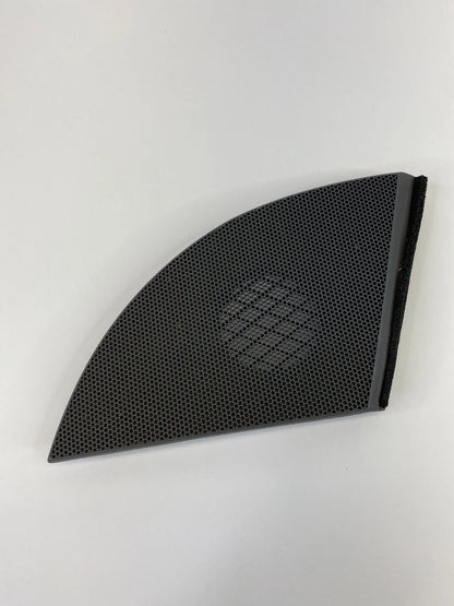 04-10 TOYOTA SIENNA UPPER DASH RIGHT SIDE SPEAKER TRIM GRILL COVER 55473-AE010
