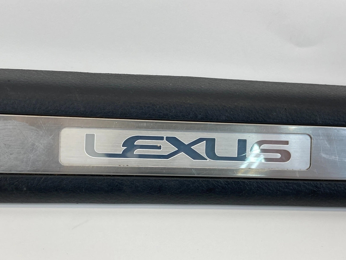 2004-2006 LEXUS RX330 REAR RIGHT SIDE DOOR SILL TRIM PLATE 67930-0E010 OEM