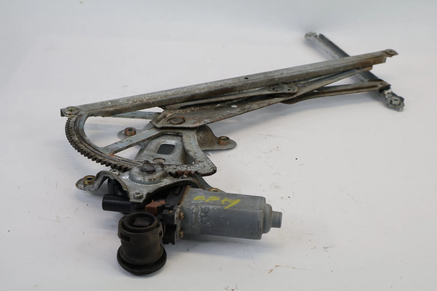 2003-2008 TOYOTA COROLLA FRONT RIGHT DOOR WINDOW MOTOR W/ REGULATOR 85710-AA050