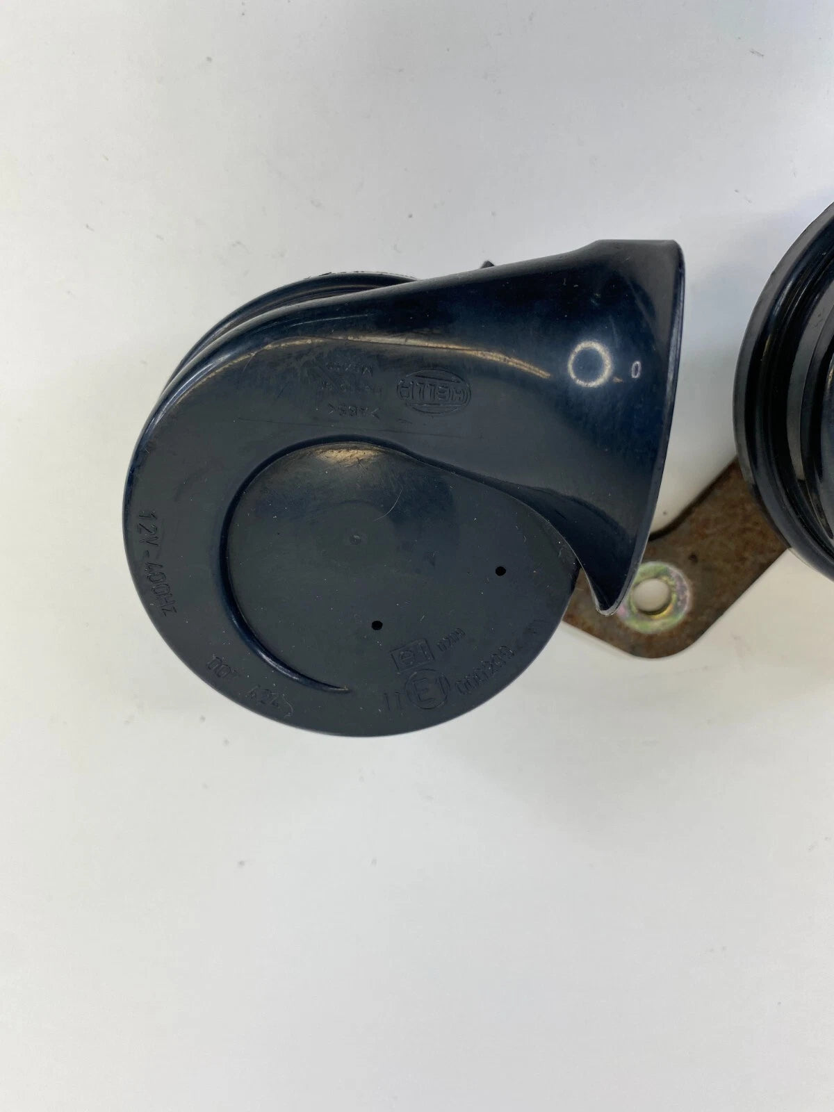 98-10 VW NEW BEETLE DUAL TONE HORN ASSEMBLY HIGH LOW PITCH SNAIL OEM E1-000209