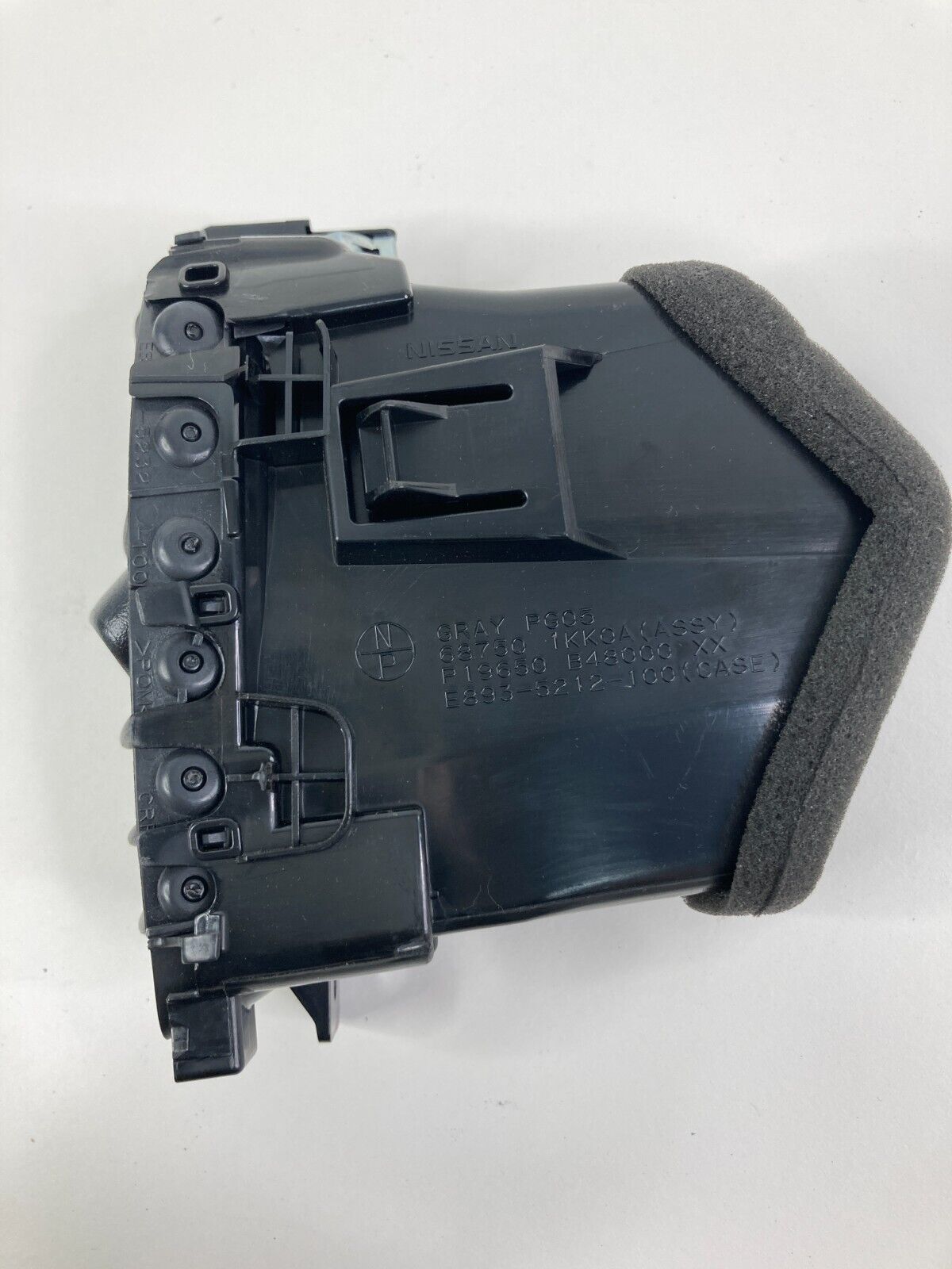 2011-2017 Nissan Juke Dash Center Right Inner Air Vent Grille 68750-1KK0A