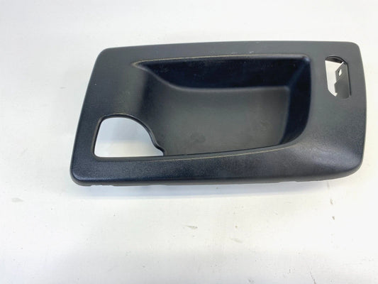 04-06 CADILLAC SRX 03-07 CTS FR LEFT DOOR INNER HANDLE BEZEL TRIM OEM 25752963