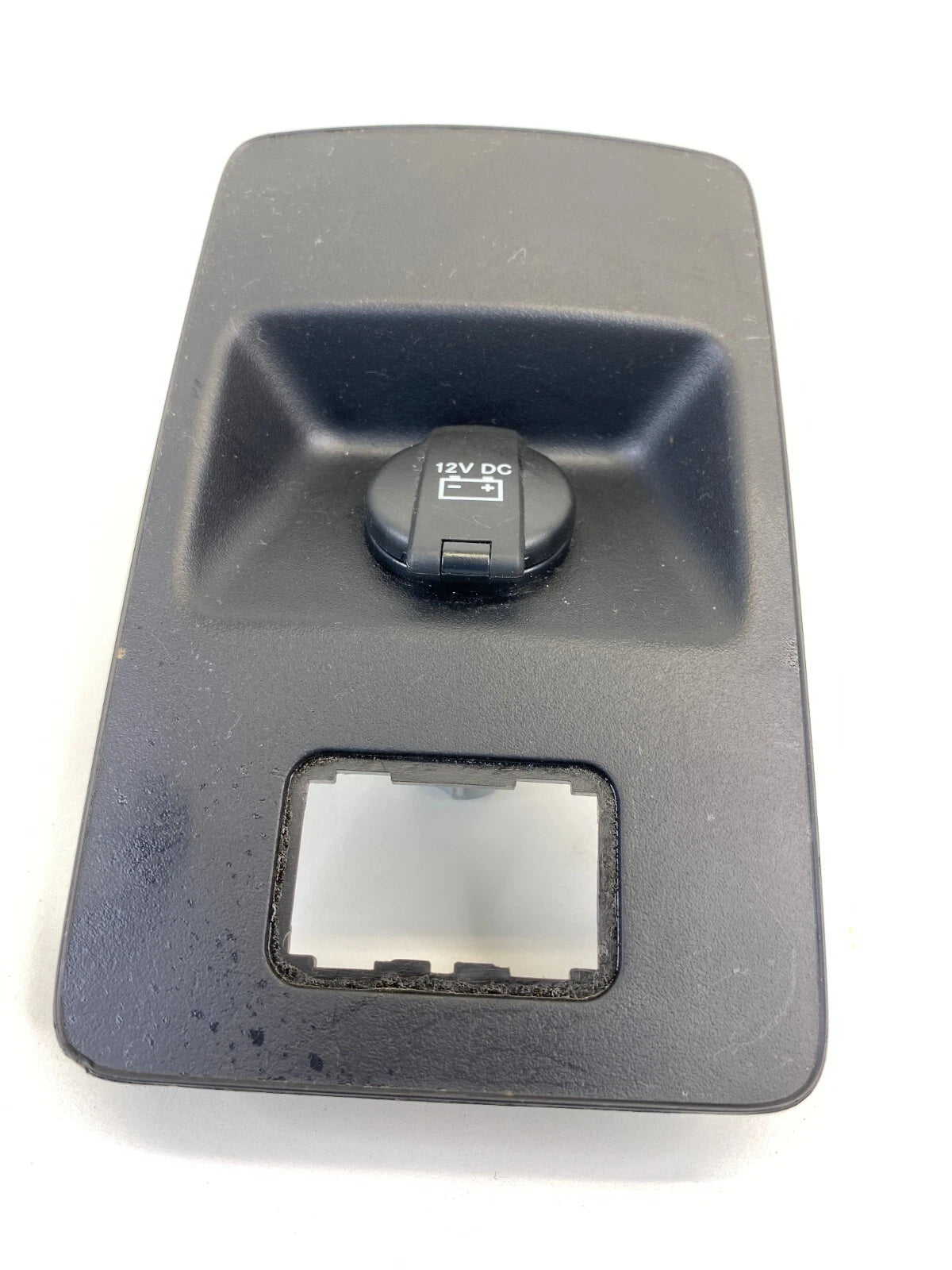 2011-2017 DODGE JOURNEY REAR CENTER CONSOLE POWER OUTLET BEZEL TRIM 100001080