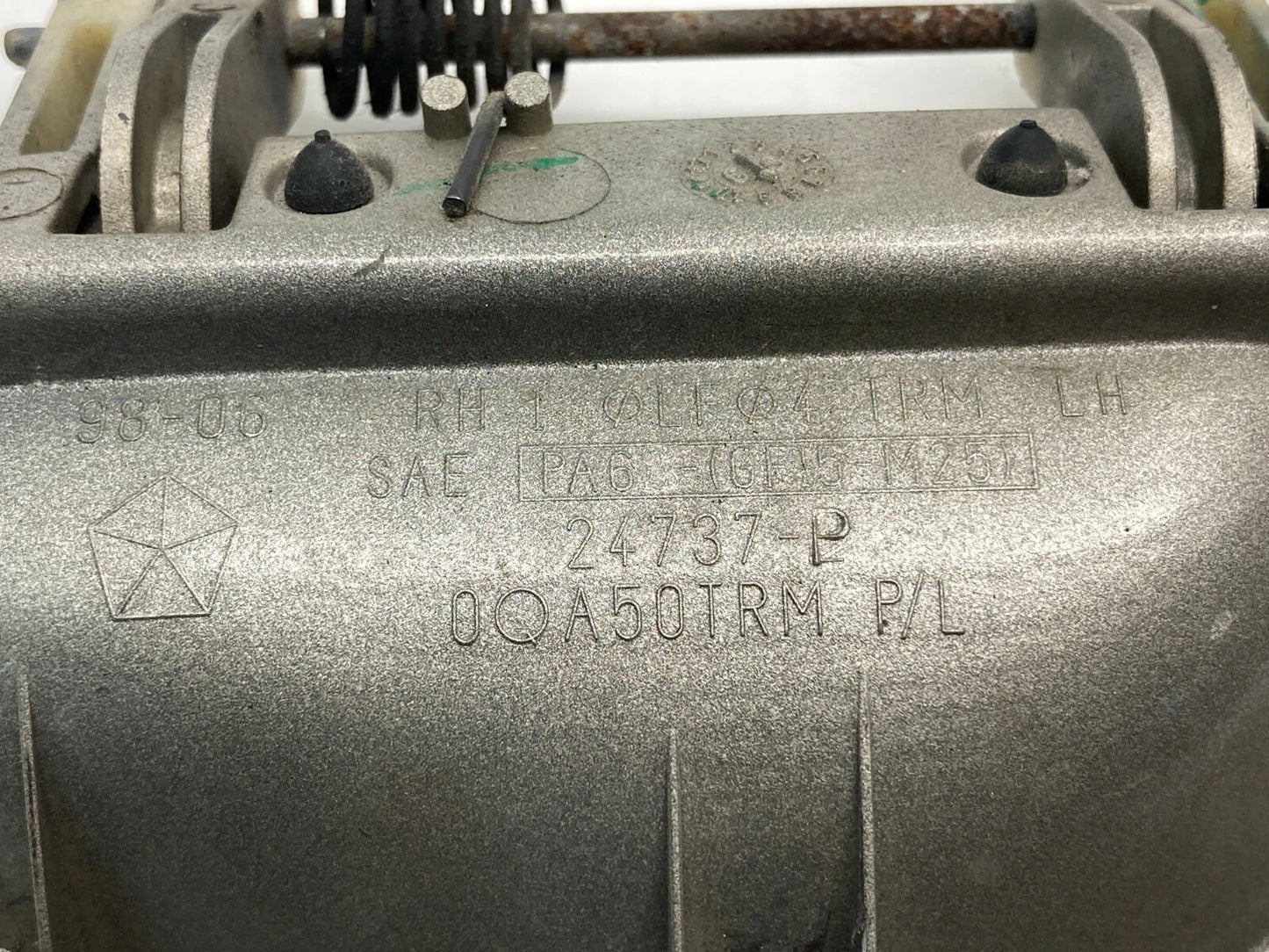 1999-2001 CHRYSLER LHS REAR RIGHT SIDE EXTERIOR OUTSIDE DOOR HANDLE 0QA50TRM OEM