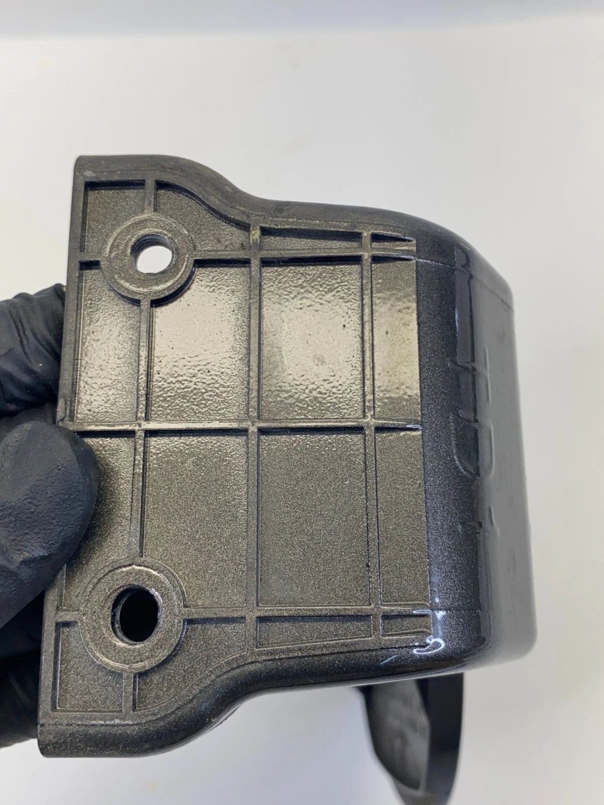 2010-2013 KIA FORTE REAR FUEL FILLER TANK GAS DOOR LID COMPONENT OEM 69510-1A000